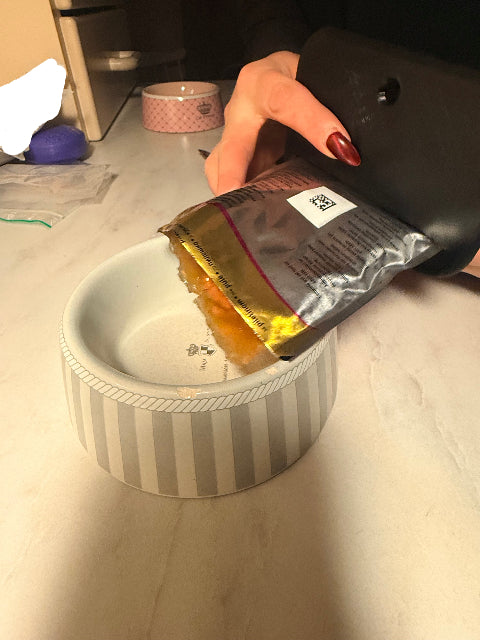 Blötmatsdragare för kattmat.